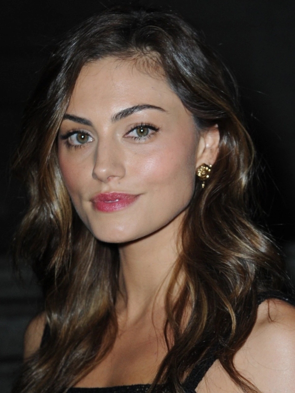 Phoebe Tonkin - AI Character on RolePlai