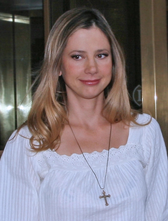 Mira Sorvino - AI Character on RolePlai