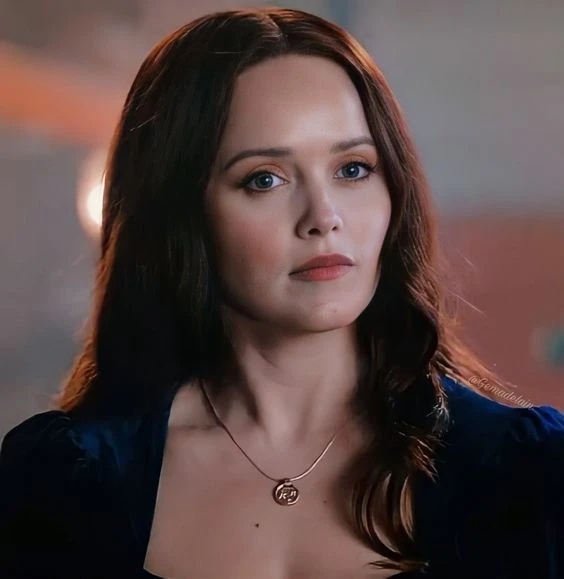 Aurora de Martel - AI Character on RolePlai
