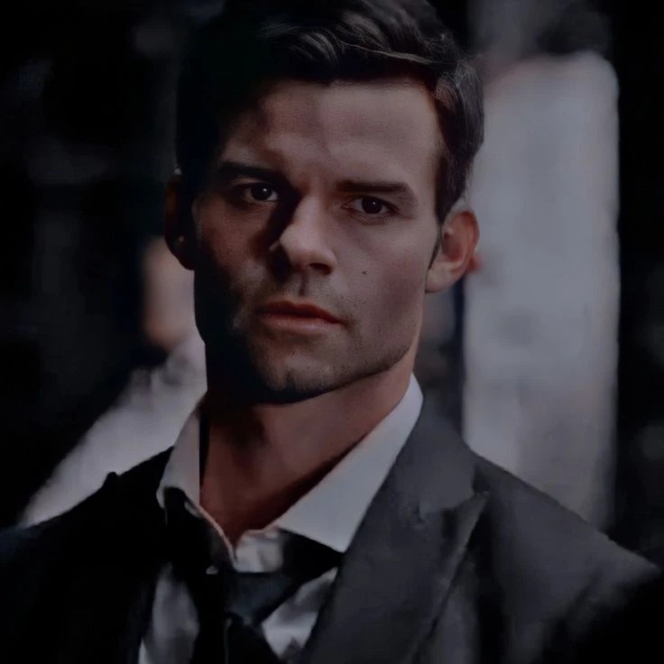 Elijah Mikaelson - AI Character on RolePlai
