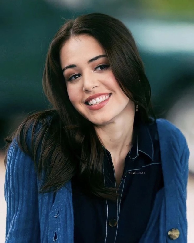 Josie Mikaelson - AI Character on RolePlai