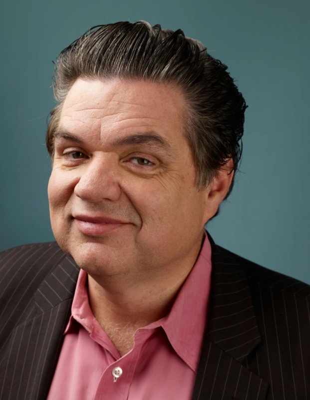 Oliver Platt - AI Character on RolePlai