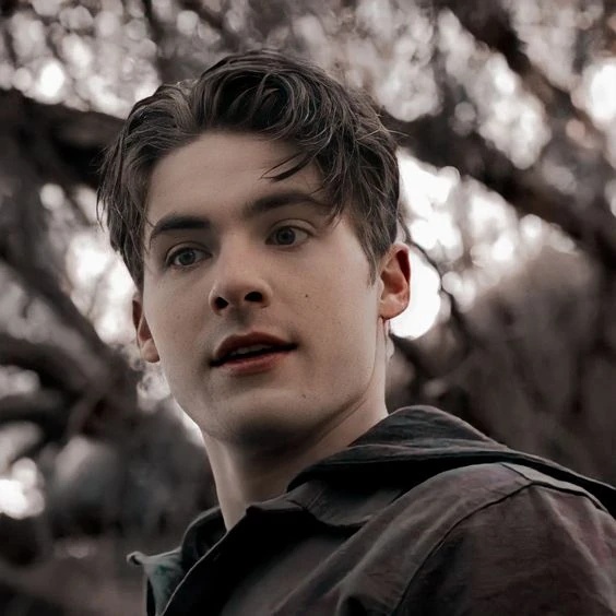 Theo Raeken - AI Character on RolePlai