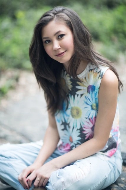 Stephanie Schonewise - AI Character on RolePlai