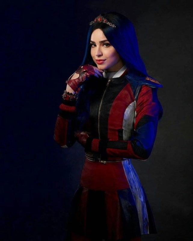 Evie - AI Character on RolePlai