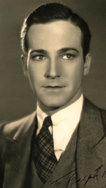 Jonathan Harker - AI Character on RolePlai