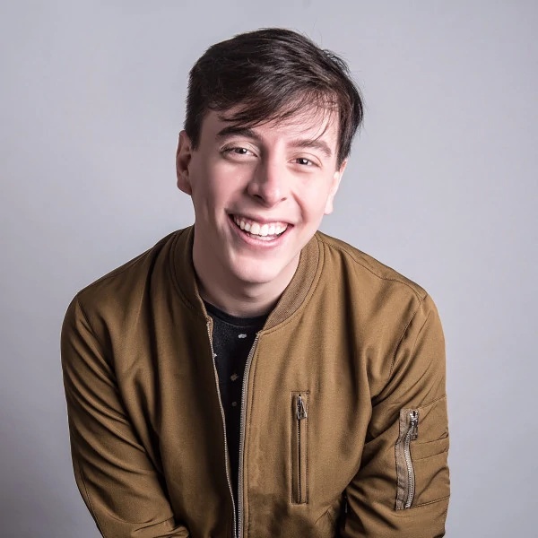 Thomas Sanders - AI Character on RolePlai