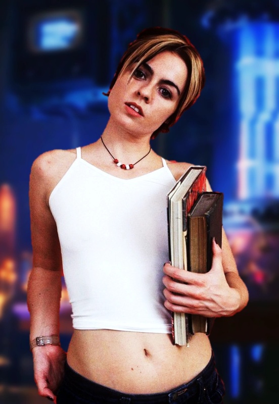 Izzy Sinclair - AI Character on RolePlai