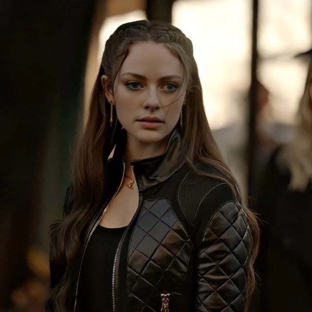 Hope Ragnarsson - AI Character on RolePlai