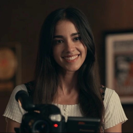 Julia Dunne - AI Character on RolePlai
