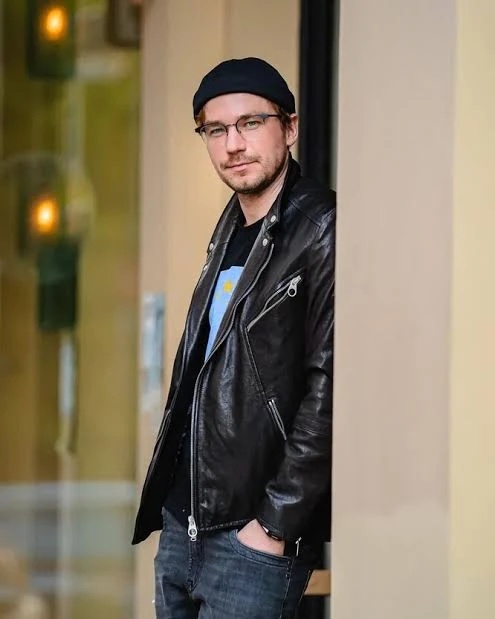 Nikolai “Volodya” Sapohznik - AI Character on RolePlai