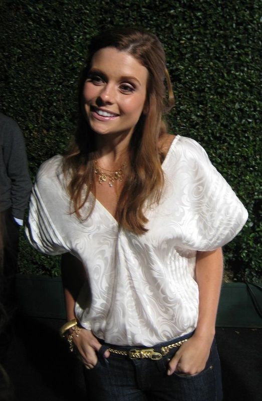 JoAnna Garcia - AI Character on RolePlai