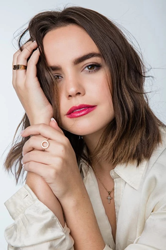 Bailee Madison - AI Character on RolePlai