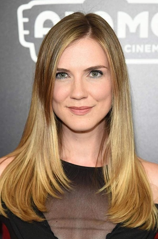 Sara Canning - AI Character on RolePlai