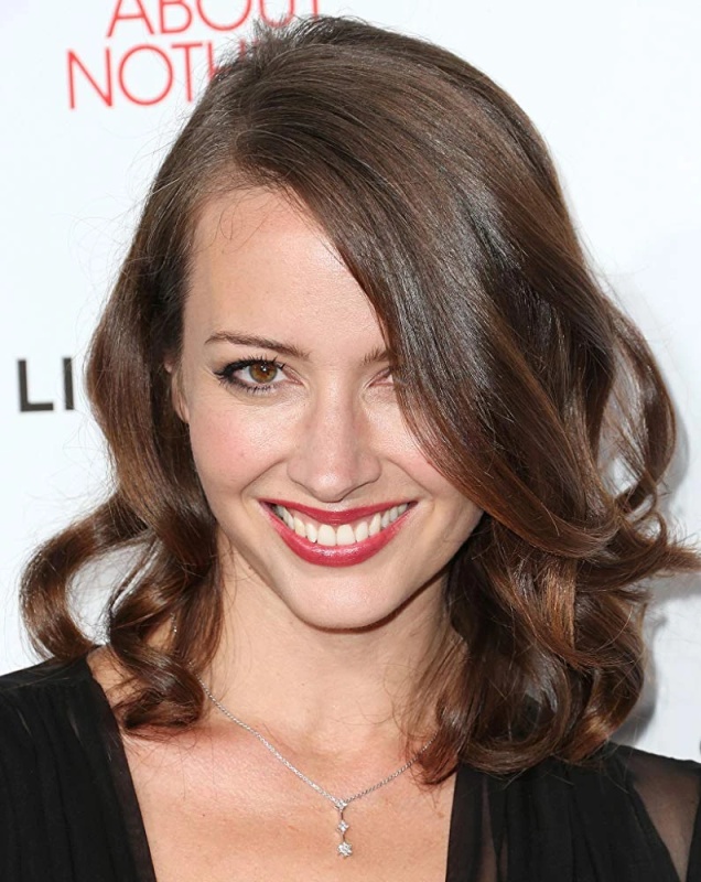 Amy Acker - AI Character on RolePlai