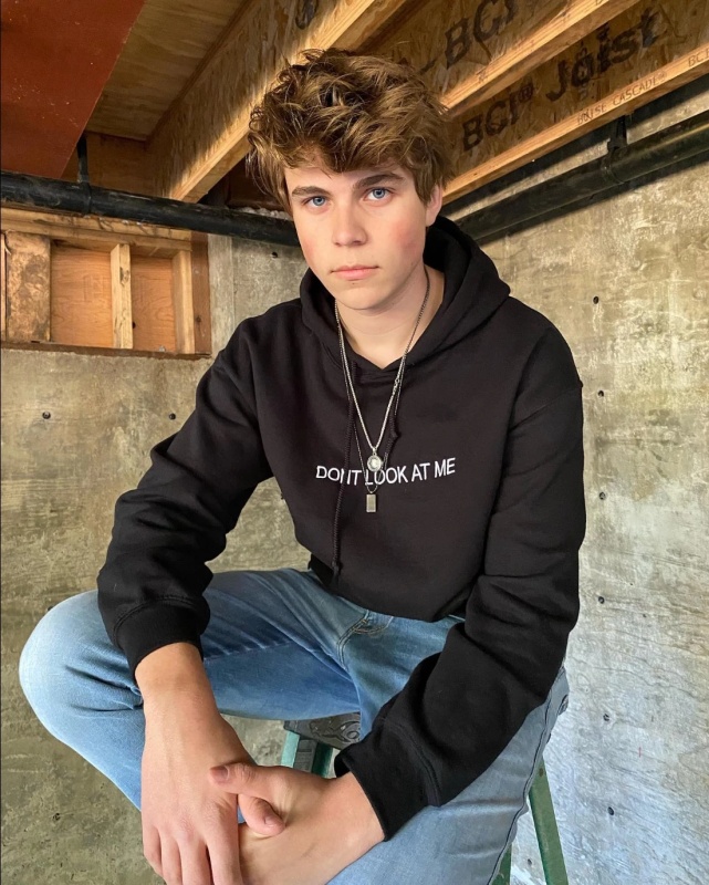 Attis Carrow - AI Character on RolePlai