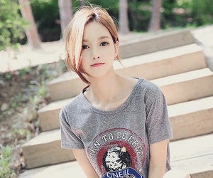 Lyara Harper - AI Character on RolePlai