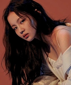 Lee Bomi - AI Character on RolePlai