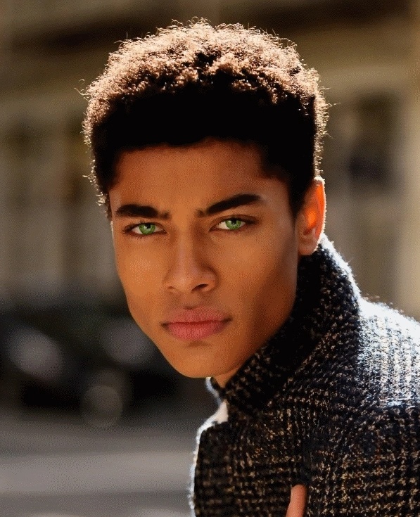 Arturo Leon - AI Character on RolePlai