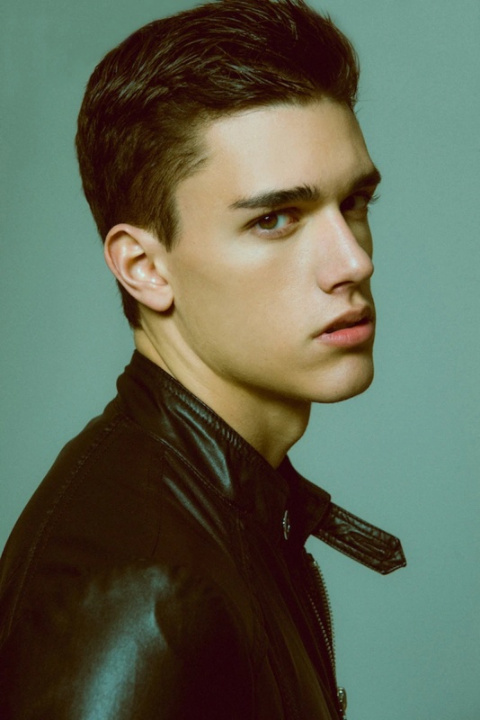 Oliver Smith - AI Character on RolePlai