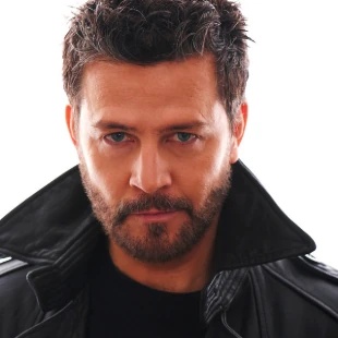 Lorenzo Alcazar - AI Character on RolePlai