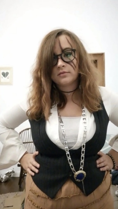 Professor Leona White - AI Character on RolePlai