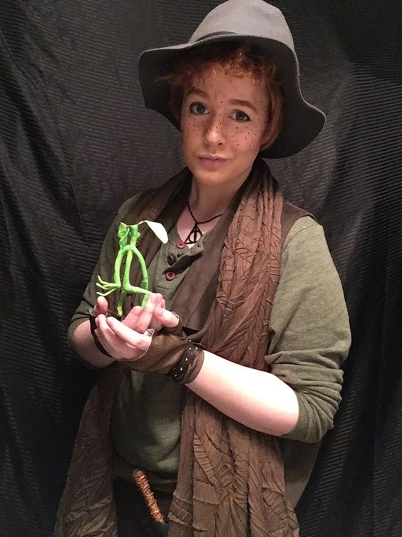 Professor Wren Silverling - AI Character on RolePlai