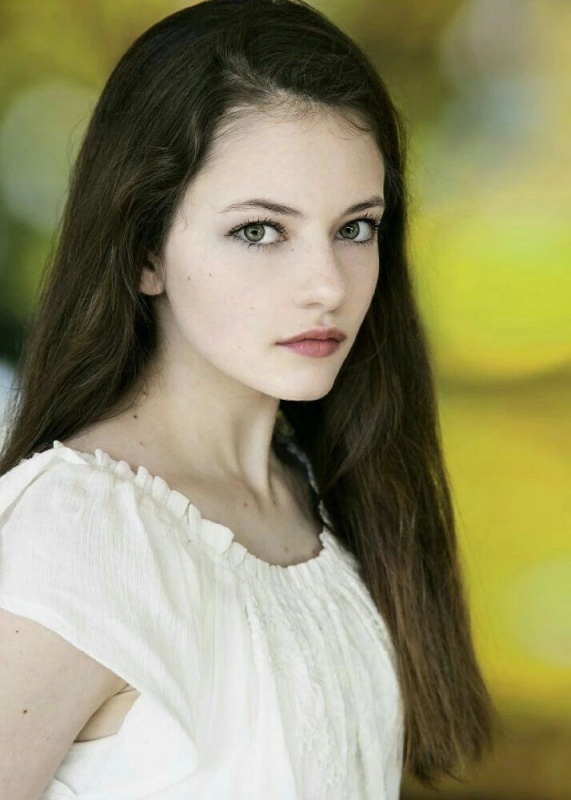 Renesmee Cullen - AI Character on RolePlai
