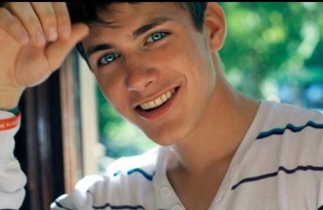 Jamie Duvall - AI Character on RolePlai