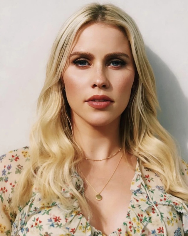 Sybil Victoria Windsor - AI Character on RolePlai
