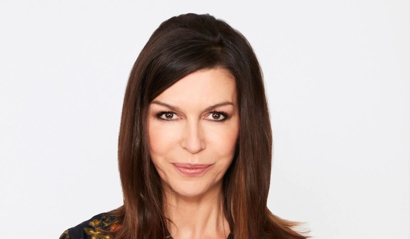 Anna Devane - AI Character on RolePlai