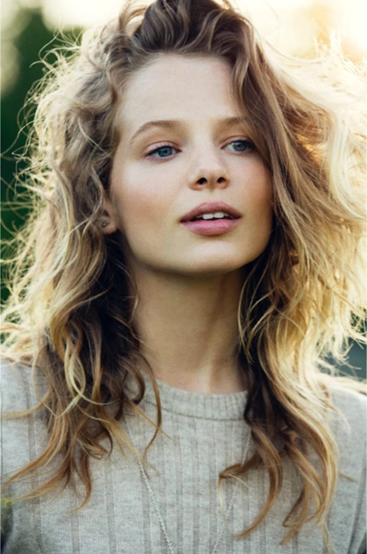 Summer Newman - AI Character on RolePlai