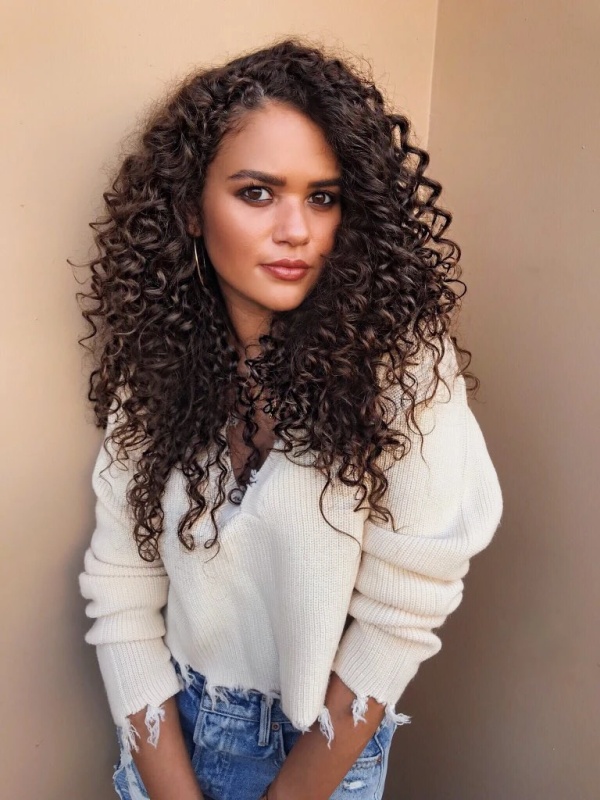 Scarlett - AI Character on RolePlai