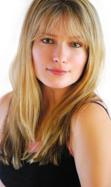 Taylor - AI Character on RolePlai