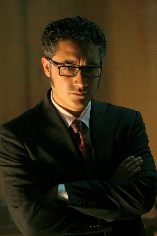 Emil Hamilton (Earth 1) - SirJeffCena - AI Character on RolePlai