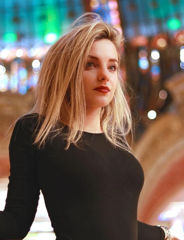 Miranda Davenport - AI Character on RolePlai