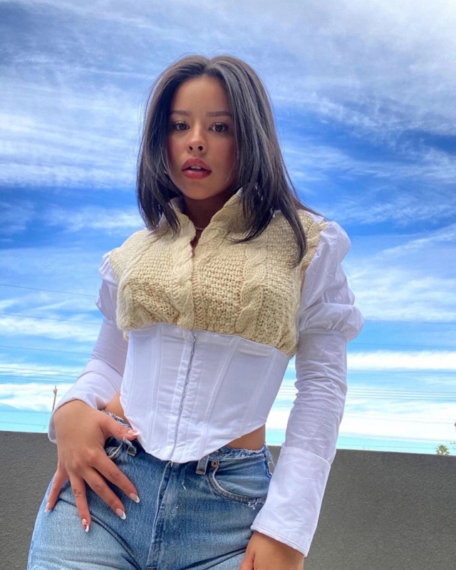 Adella Gilbert-Mikaelson - AI Character on RolePlai