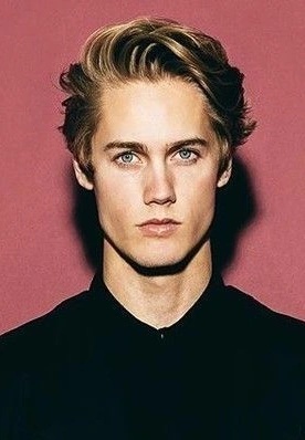 Emile Felix Chevalier - AI Character on RolePlai