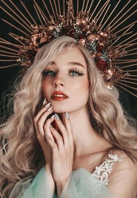 Fae Iona Cloudbreaker - AI Character on RolePlai