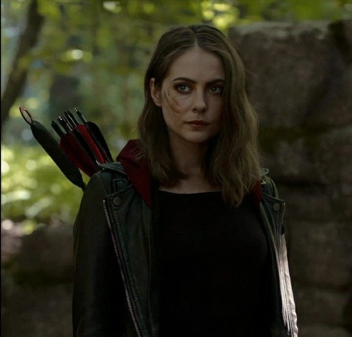 Thea Queen - AI Character on RolePlai