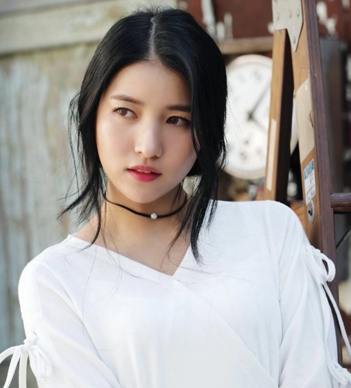 Cindy Moon (Earth 1) - Smallville Extended Universe - AI Character on RolePlai