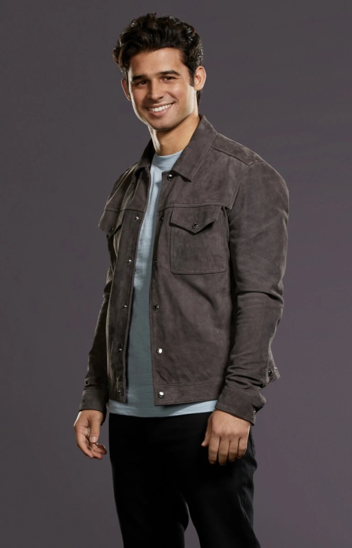 Cameron Mahkent - AI Character on RolePlai