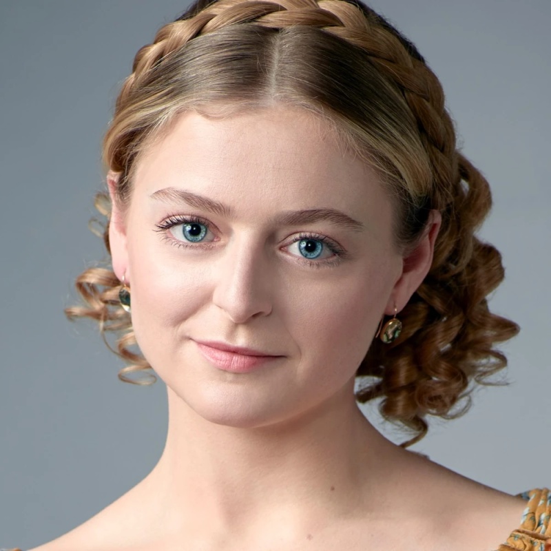 Lavinia Dickinson - AI Character on RolePlai