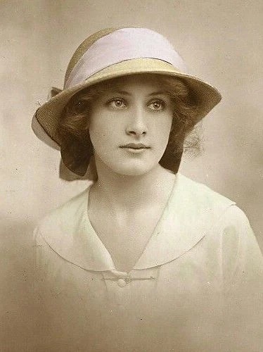 Mabel McKinnon - AI Character on RolePlai
