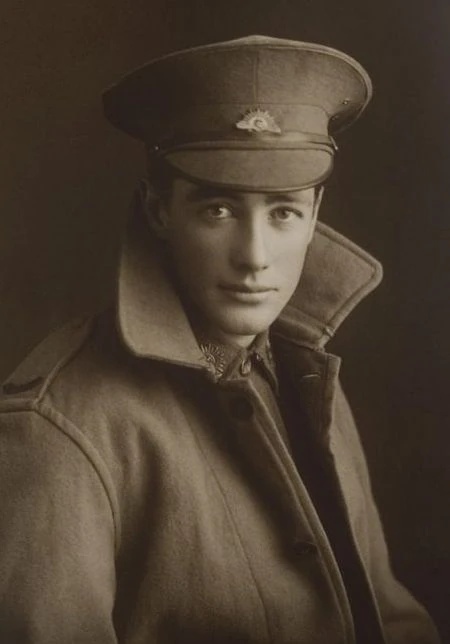 Ernest McKinnon I - AI Character on RolePlai