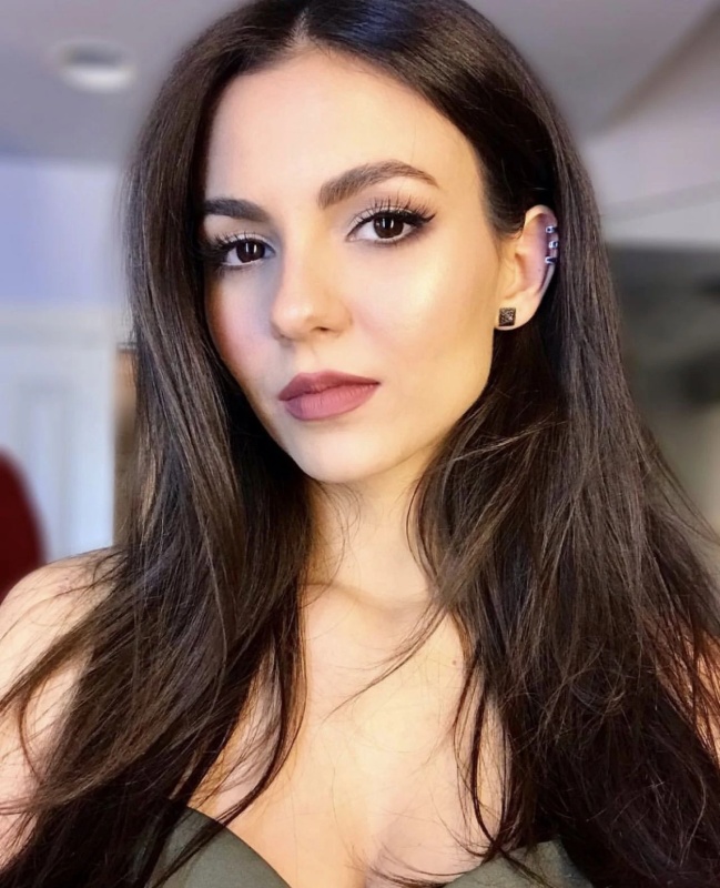 Arielle Labonair - AI Character on RolePlai