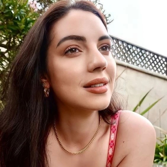 Ariana Gilbert - AI Character on RolePlai