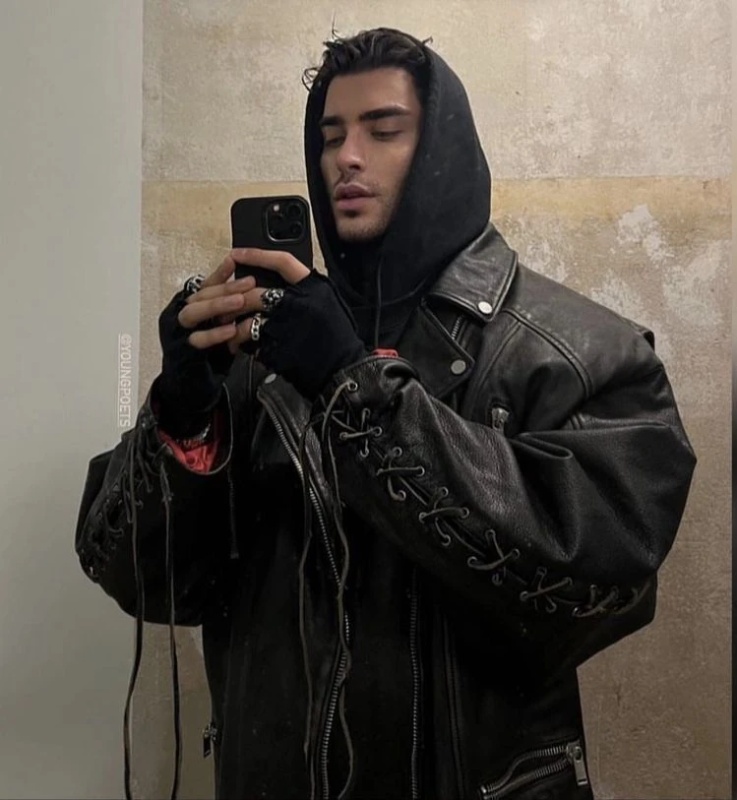 Duncan Harris - AI Character on RolePlai