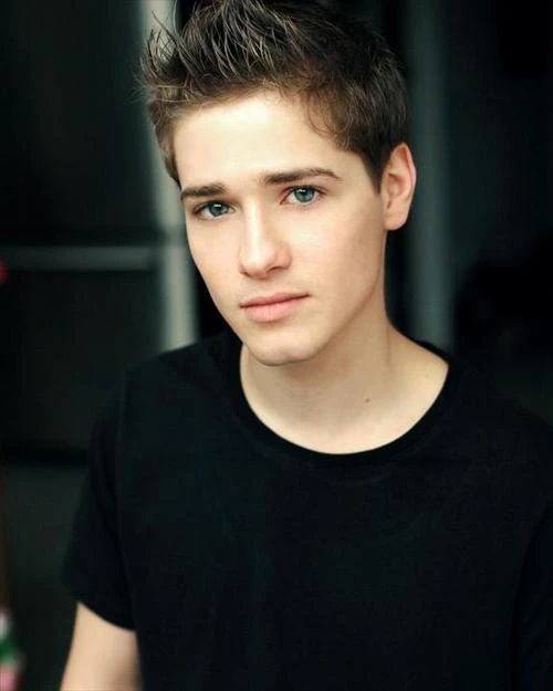 Barrett Wane - AI Character on RolePlai