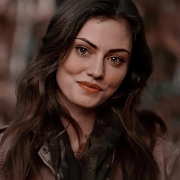 Hayley Marshall - AI Character on RolePlai